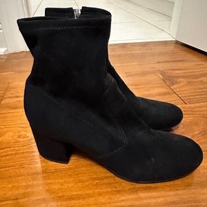 Black suede women’s booties!